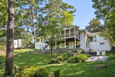 Image de Beautiful home ideal location on Tanyard creek park/Beltline