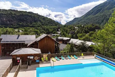 Image de Proche de la télécabine Ax 3 Domaines | Piscine
