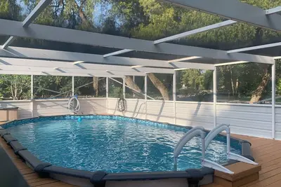 Image de Peaceful Cottage With Screened Pool Under The Oaks In The Ocala National Forest!