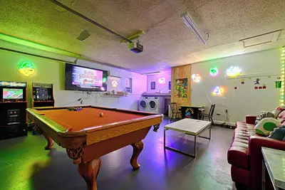Image de Hot Tub, Gameroom, 17 min to Dickies Arena, FirePit! !