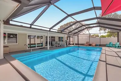 Image de Summer Deals! 4/3 Mother-in-law Suite~Heated Pool! 5 mins to Img