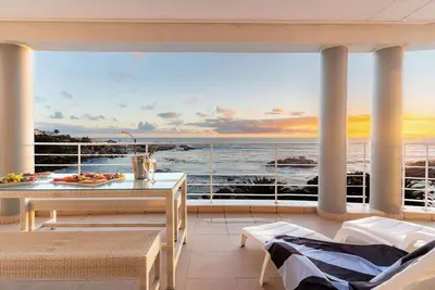 Image de Sunset Azure Apt - Panoramic Views, 2 min to beach