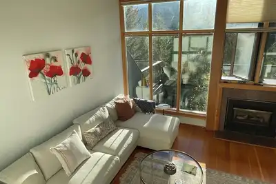 Image de Float above the trees in this tranquil space with spectacular views.
