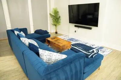 Image de Very large! Penn Station Downtown home w/parking