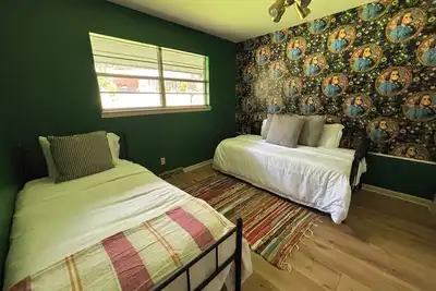 Image de Modern LakeThunderbird Escape