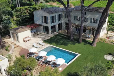 Image de Villa d'architecte à 1km du centre de Saint Tropez et à proximité des plages