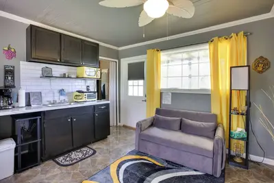 Image de 5 Mi to Mt Vernon Shops: Peaceful Cottage!