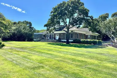 Image de Superb! Hither Hills/4br/4ba/Pool/1. 6Acres/Walk to Private Ocean Beach & Town.