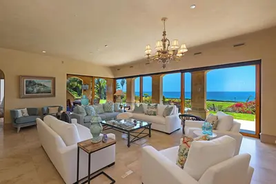 Image de Oceanfront Luxury Villa in Ritz Cove -