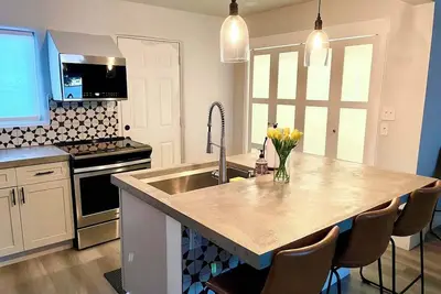 Image de Superb 1-bdrm house with beautiful kitchen and Ac in charming Albuquerque!