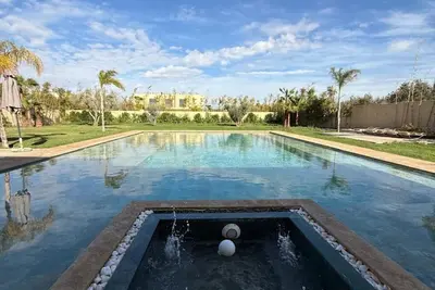 Image de Villa de Luxe avec Jacuzzi et piscine, modernité et tranquillité
