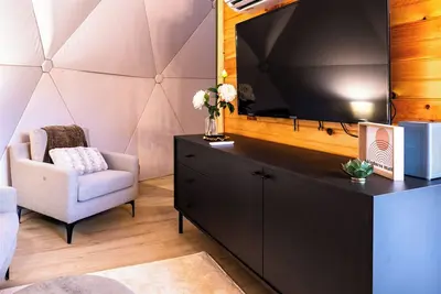 Image de Life on the Edge in Luxury