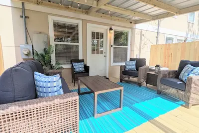 Image de New Charming Warm Retreat for 8 • Fully Equipped • Fast WiFi • Modern Comforts