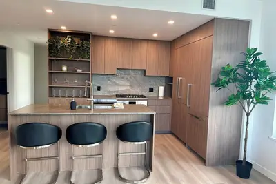 Image de Brand New Luxury Furnished 2 bedroom+Den West Coquitlam