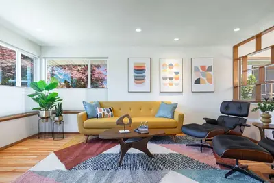 Image de Chic & Bright Mid-Century Greenwood Home - Ac, Parking, Yard, Recently Updated
