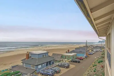 Image de Sunny Delighthouse – Ocean View Condo with Pool Access, easy beach access, cozy Interior!