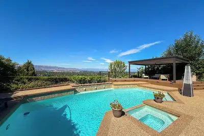 Image de Bright 4br with Pool and View - Gr-Hh- Mo