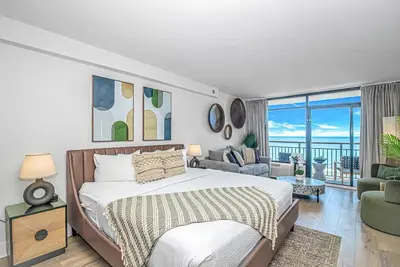 Image de Breathtaking Luxury Beach Escape with Oceanfront Views-Landmark 731