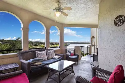 Image de Lakefront Living at the Island - Lakeviews and All Amenities