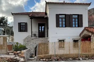 Image de A relaxing vacation home in Greece designed to bring family and friends together