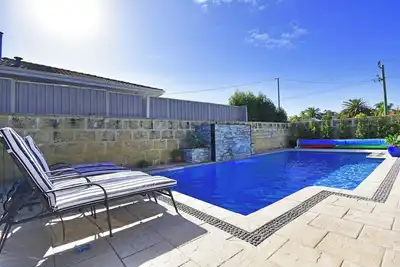 Image de Hillary's Coastal Retreat stunning home with pool and amazing alfresco area