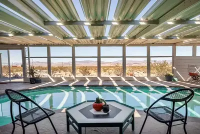Image de Scorpio Rising 5 Acre MidCentury Pool Outdoor Spa