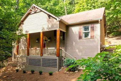 Image de Escape to Nestled Sparrow, a peaceful 4br/3ba retreat in Big Canoe, Ga