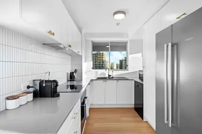 Image de The Beachside - Fully Renovated 2br unit with Parking Pool Tennis next to beach and tram