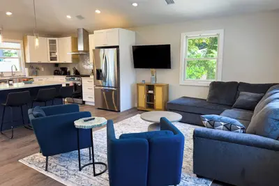 Image de Newly Renovated North Fork Gem: 3br/2ba Walk to Beach, Near Love Lane & Wineries