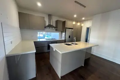 Image de Spacious 3 Bedroom, 2 Bathroom, Secure Parking and Pet friendly house.