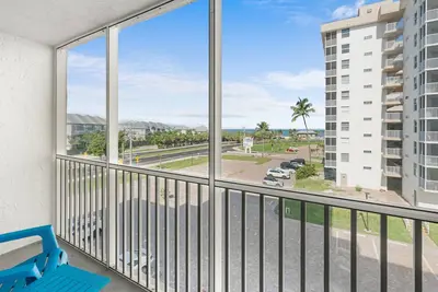 Image de Bonita's Coastal Charm at Beach and Tennis 5405