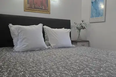 Image de petit pavillon dans un villa en hauteur de Cannes