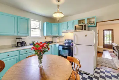 Image de Steps to Lake Huron: Retreat w/ Yard in St Ignace