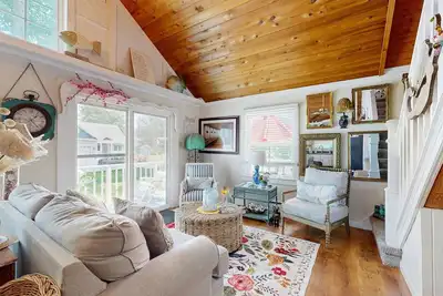 Image de Whites Neck Village house w/deck, free WIFi, W/D, streaming