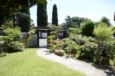 Image de Villa à Rome avec 4 chambres à coucher, 8 couchages