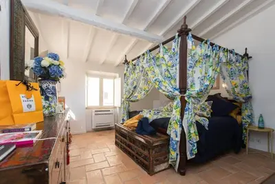 Image de Steps from the Port of Saint-Tropez, Chic 2 bedroom townhouse.