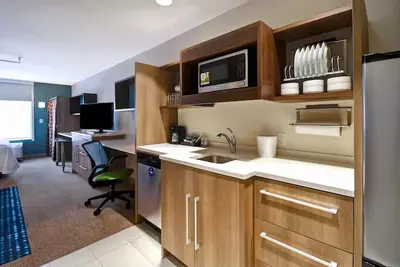 Image de Comfortable Suite w/ Ample Breakfast Options Near Local Dining