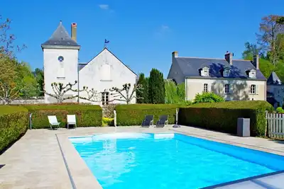 Image de Chambres d'hôtes élégantes proche Loire avec parc et piscine