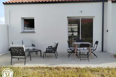 Image de Gîte moderne à La Barre-de-Monts avec terrasse et parking