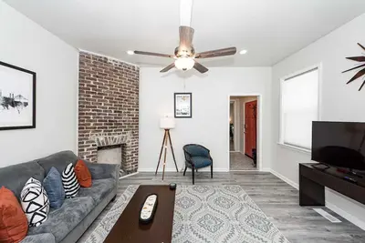 Image de A spacious, retreat in North Charleston, just 10 minutes from historic Downtown Charleston and minutes from trendy Park Circle’s breweries, restaurants, and parks.