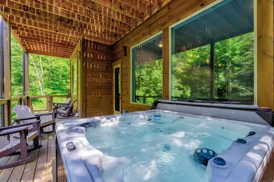Image de Big Bear: Pool, S/Secluded*WoodedView*HotTub*Wifi*Theater*Games*ResortPool. .