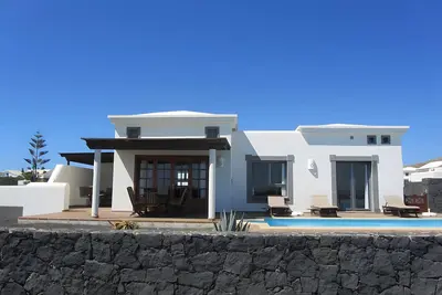 Image de Villa en première ligne à La Goleta avec piscine privée chauffée et connexion Wi-Fi gratuite