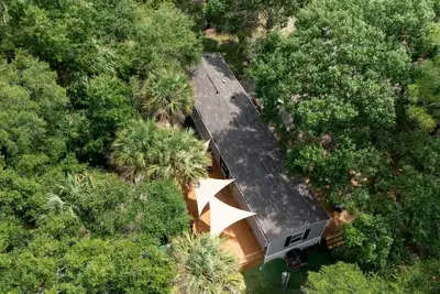 Image de Charming retreat with fire pit, games, and space for up to 5 guests. Book today.