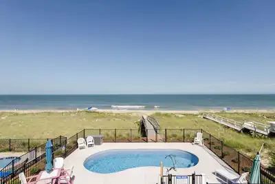 Image de Conched Out : Beautiful Oceanfront Single Family Home with a Private Pool!