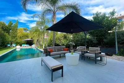 Image de Villa Hamo avec piscine - Spacieuse, idéale pour grande famille ou groupe