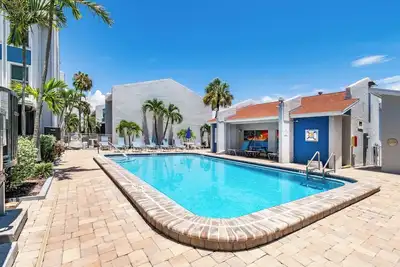 Image de Cozy 2br Madeira Home near Beach with Pool & Gym