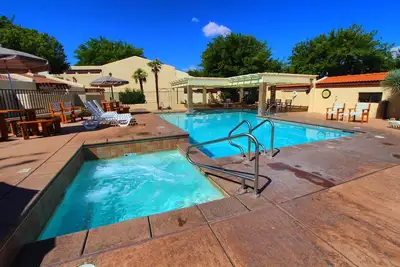 Image de Peaceful 2br w/ Pools & Fireplace