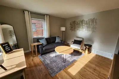 Image de Newly Renovated 2br Apartment - Short Walk to Hospital and Business District