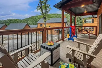Image de Luxury Cabin | Secluded Resort, 2 Pools & 2 Lakes