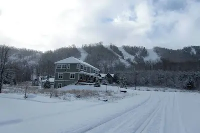 Image de Blue Mountain Bliss: Ski-In/Ski-Out Luxury Escape
